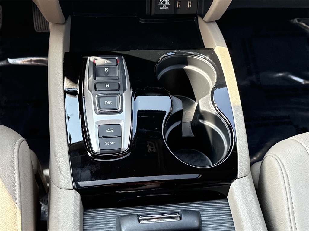 2016 Honda Pilot Elite photo 19