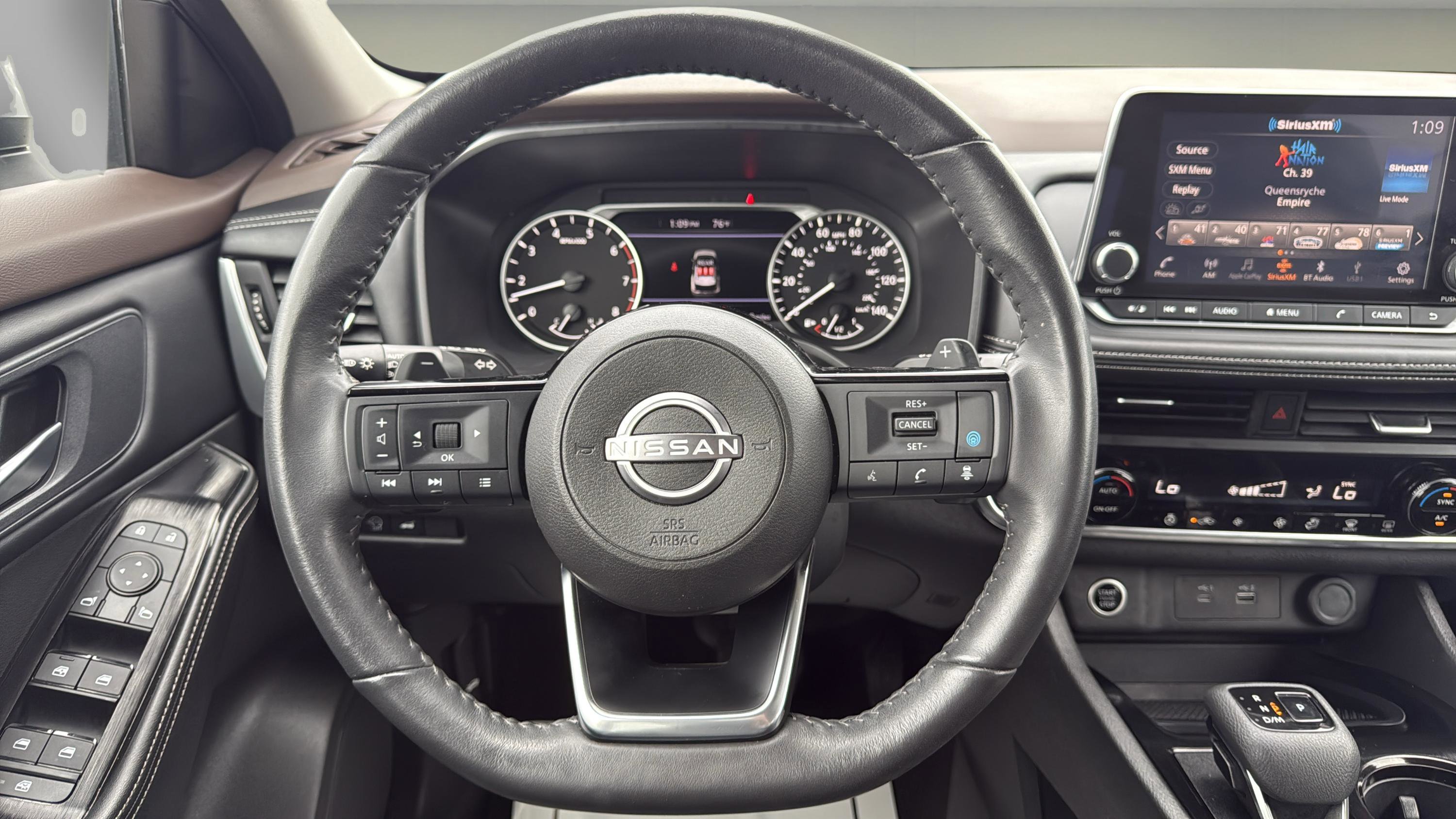2023 Nissan Rogue SV photo 10