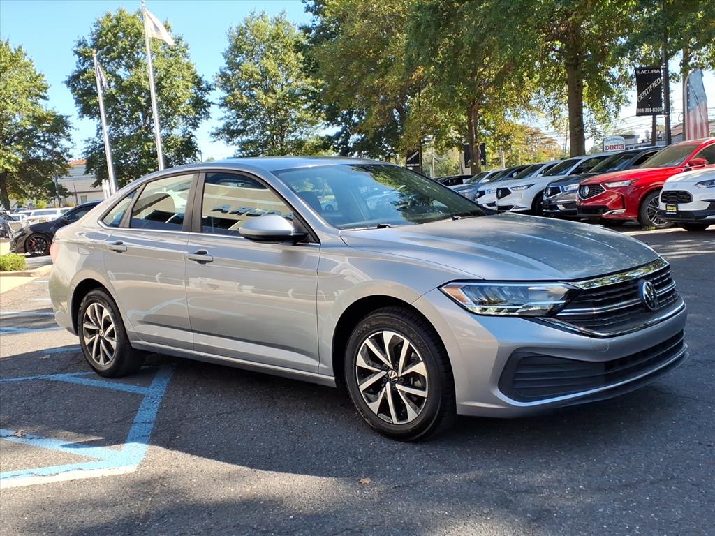 2024 Volkswagen Jetta S photo 3