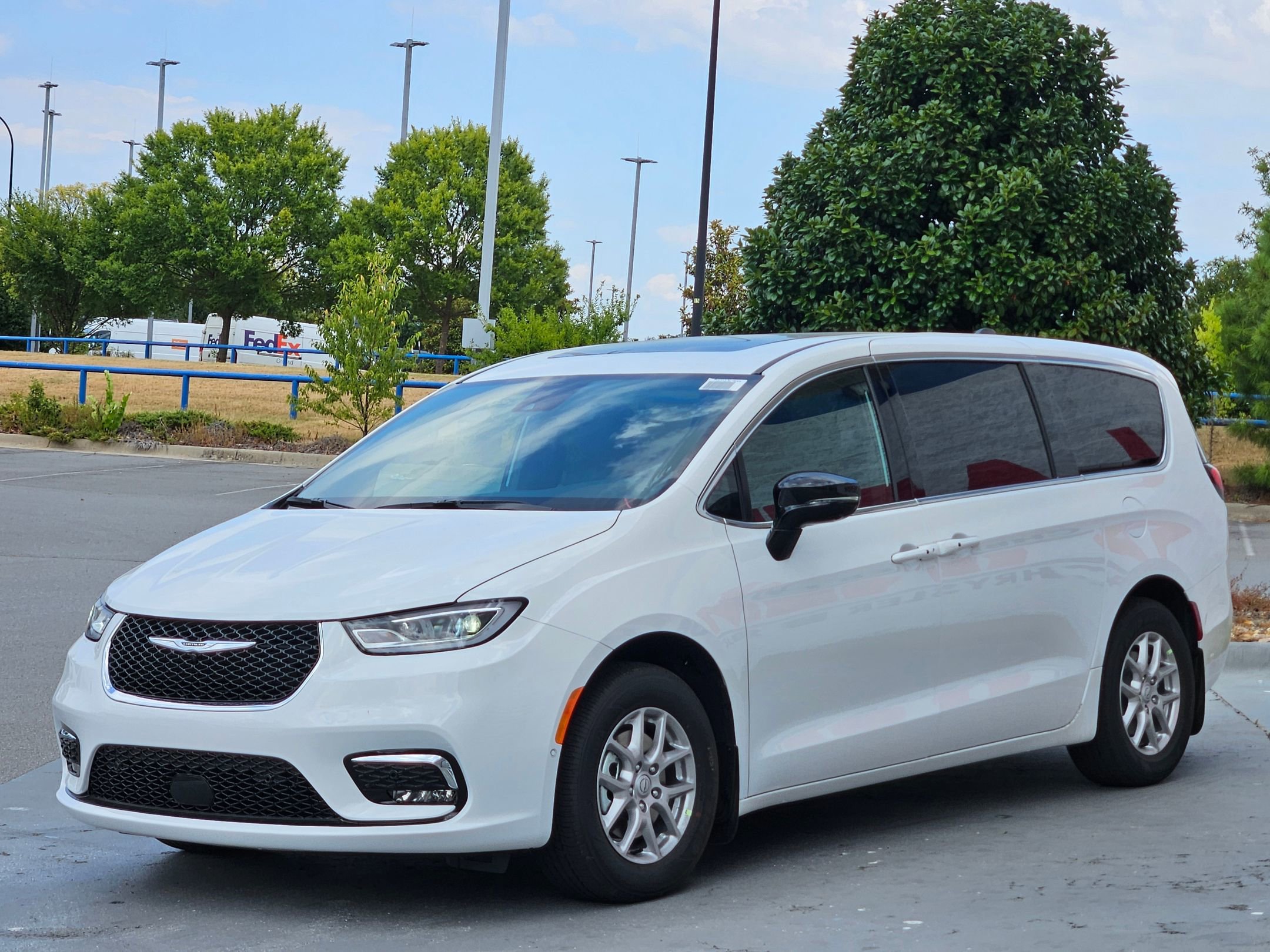 2026 Chrysler Pacifica photo 3