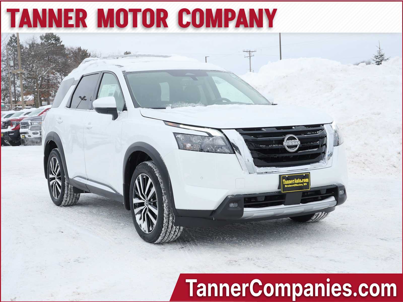 2025 Nissan Pathfinder Platinum's photo