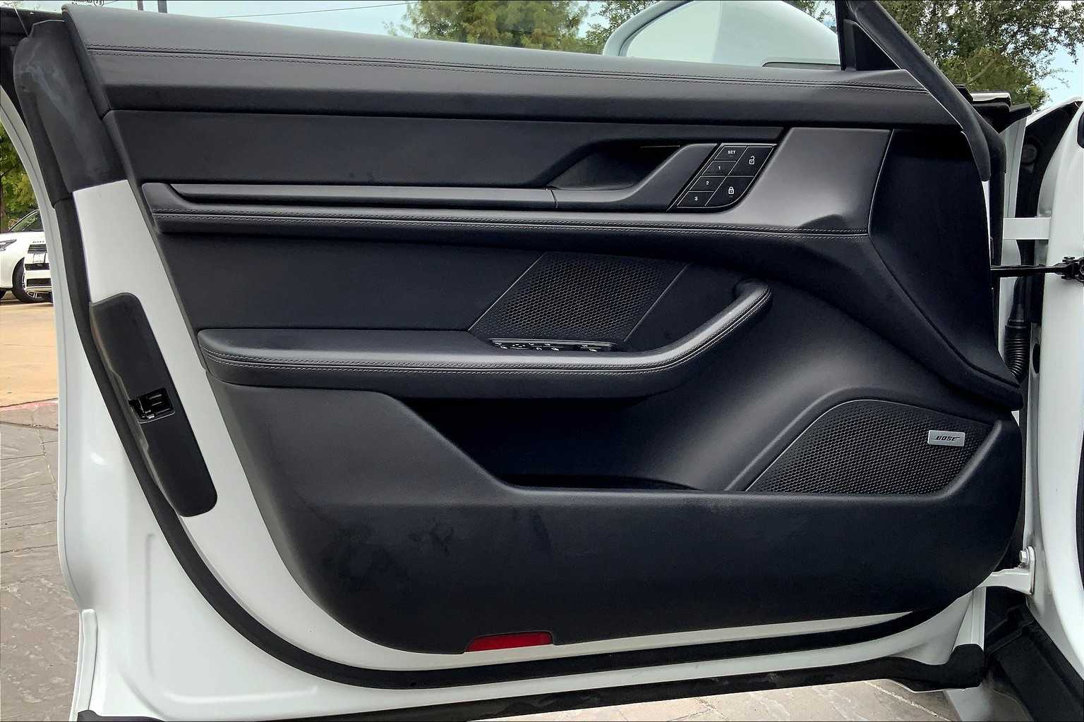 2022 Porsche Taycan GTS photo 17