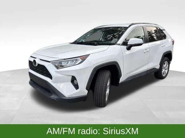 2021 Toyota RAV4 XLE photo 2