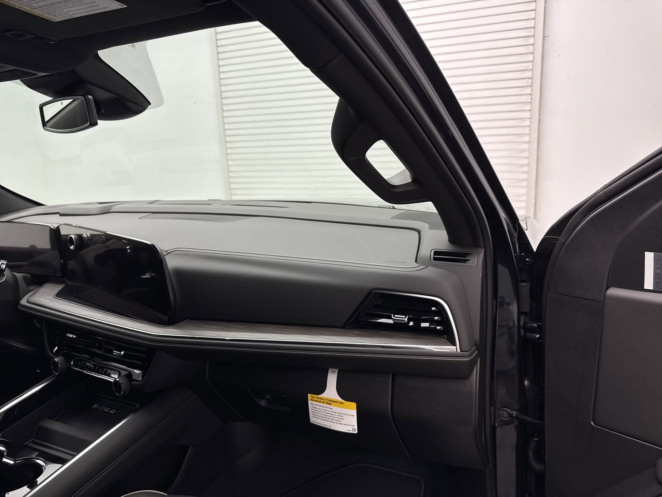 2025 Chevrolet Suburban Premier photo 22