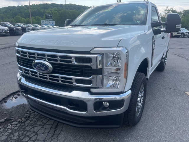 2025 Ford F-350 XLT photo 3