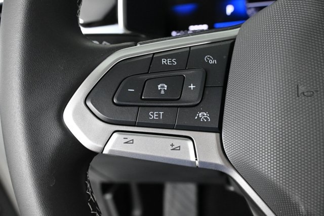 2025 Volkswagen Taos SE photo 9