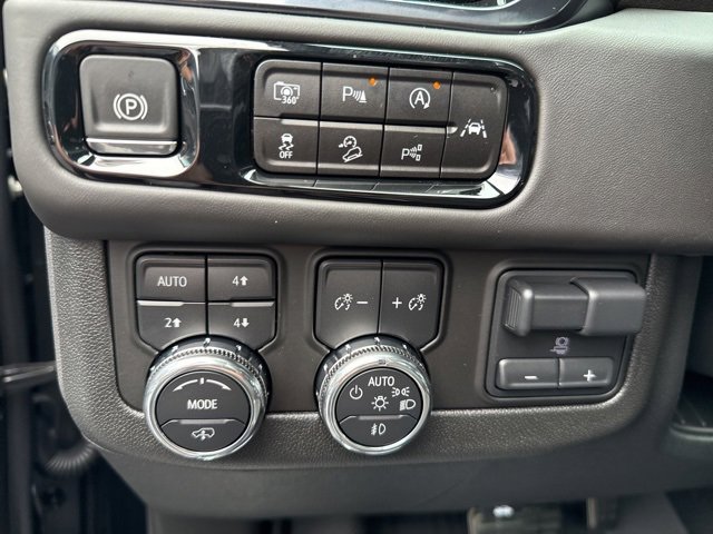 2025 Gmc Yukon AT4 Ultimate photo 3