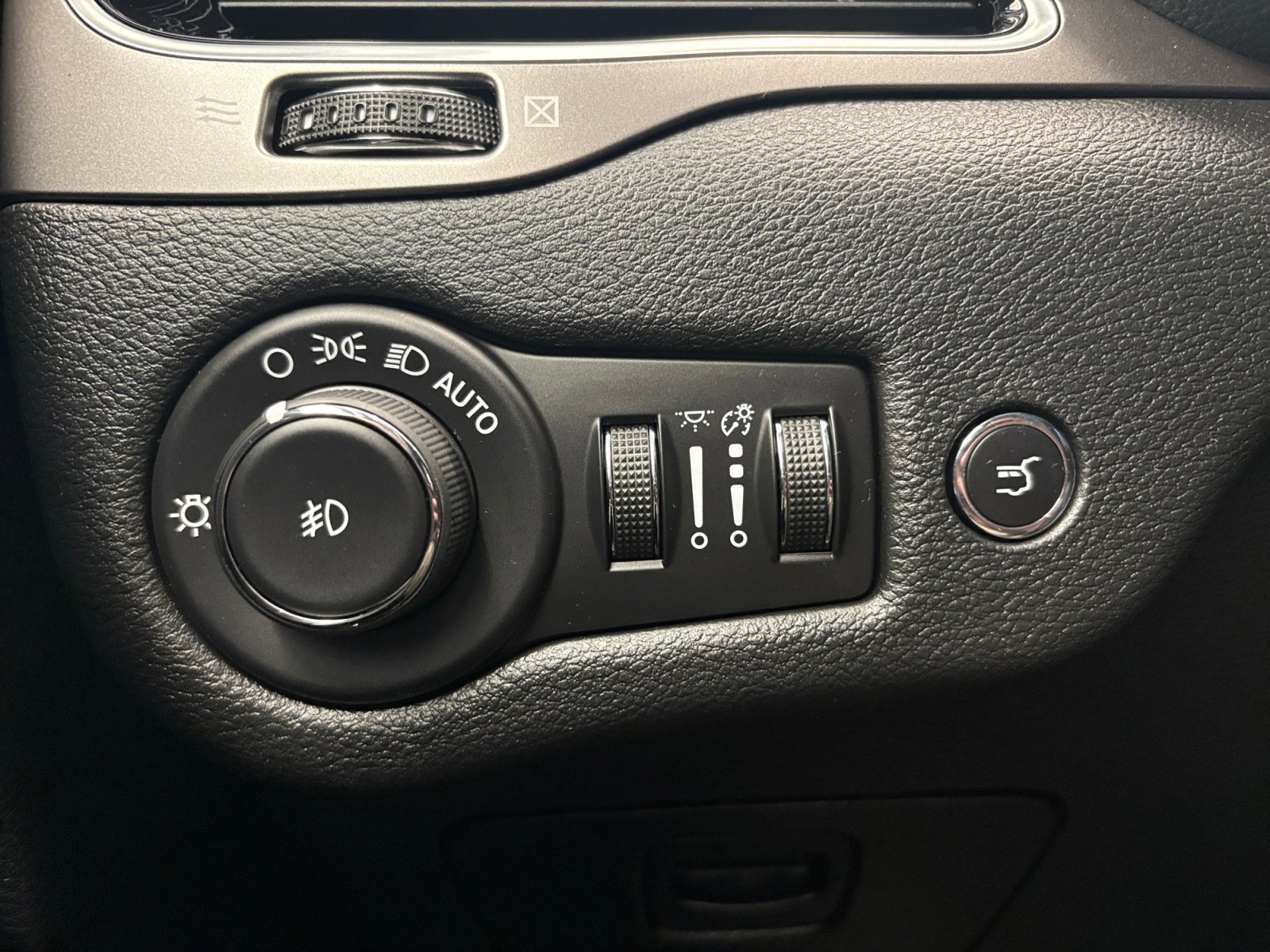 2020 Jeep Cherokee Limited photo 13
