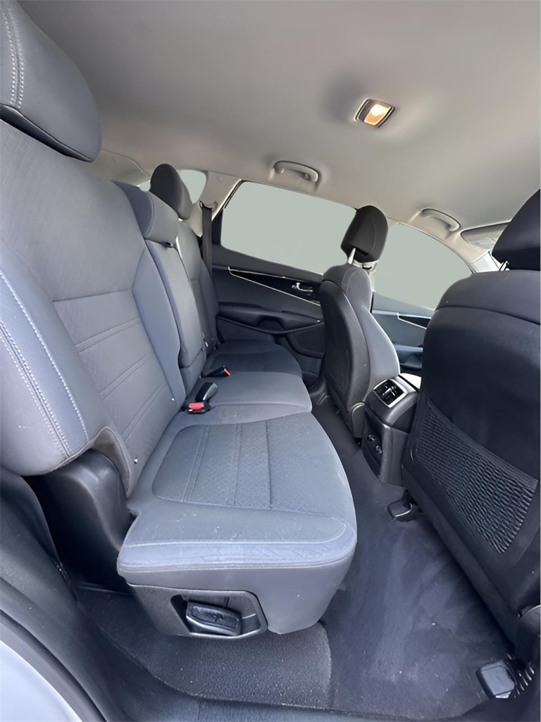 2017 Kia Sorento LX photo 16