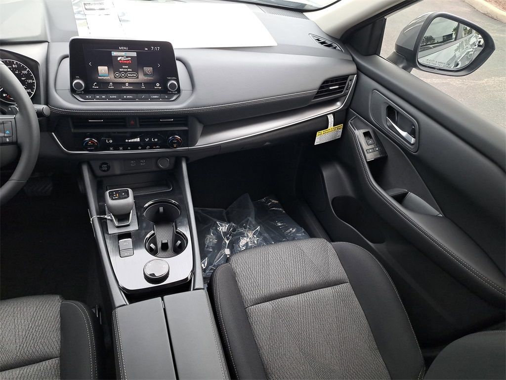 2026 Nissan Rogue SV photo 17