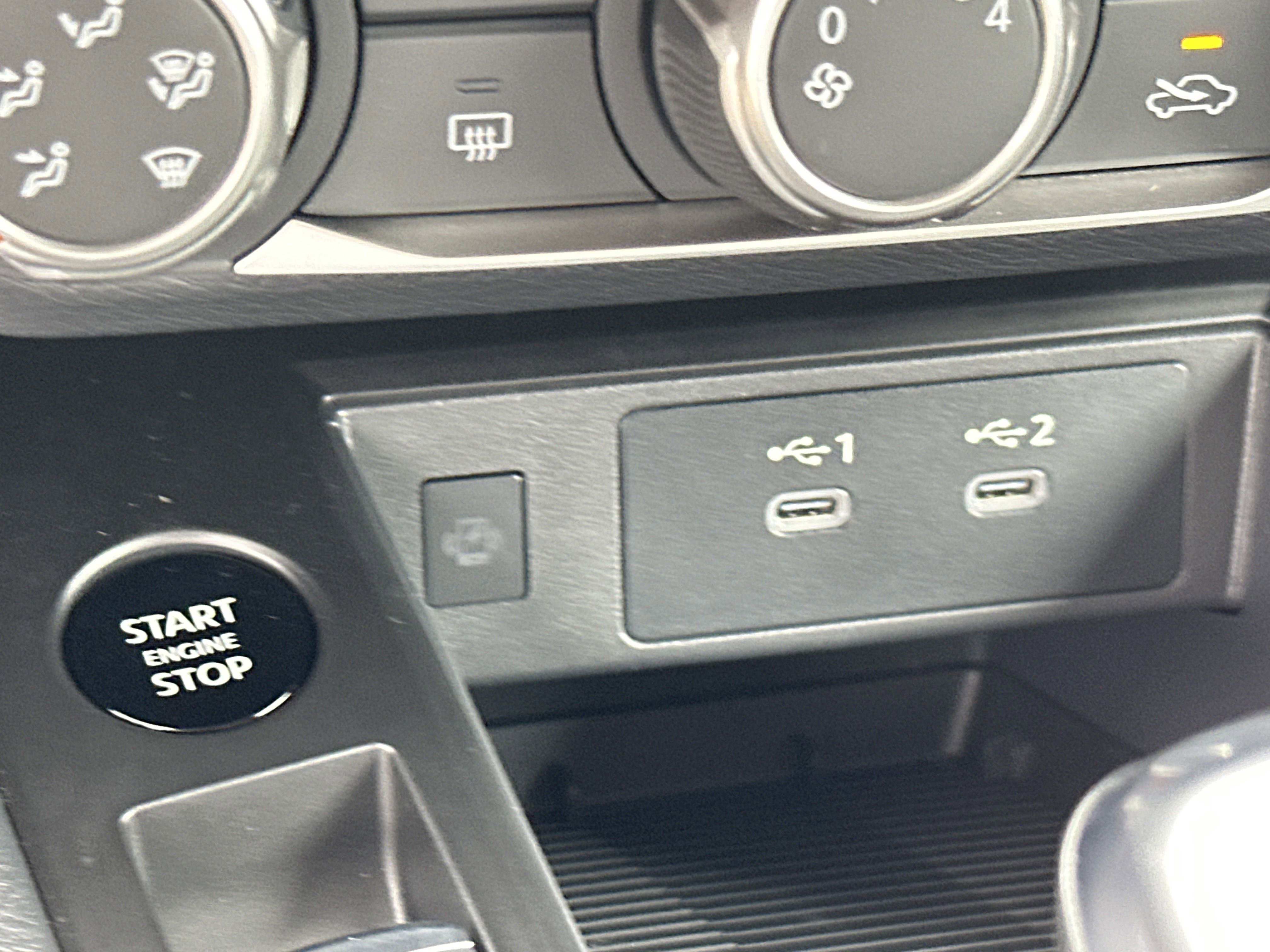 2025 Nissan Kicks SV photo 19