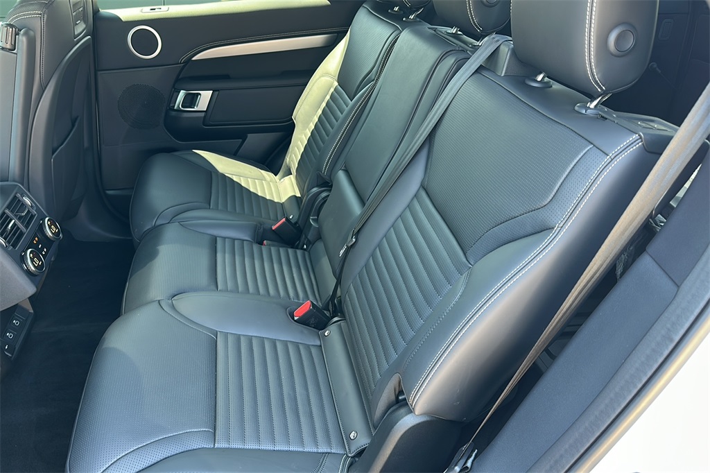 2025 Land Rover Discovery SE photo 25