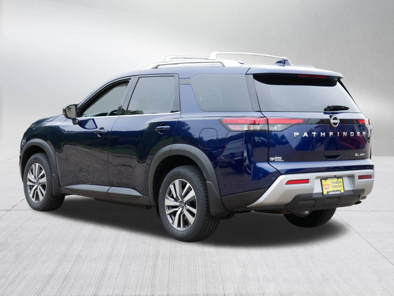 2024 Nissan Pathfinder SL photo 5