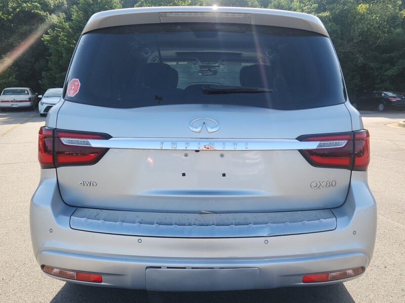 2021 Infiniti QX80 Luxe photo 4
