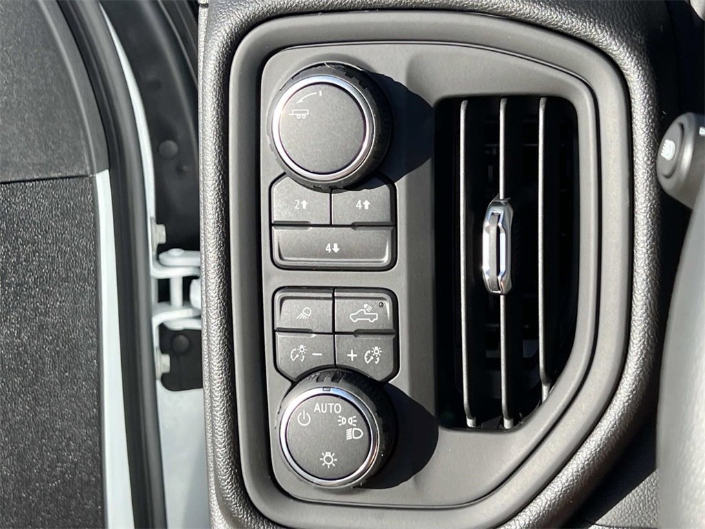 2026 Chevrolet Silverado 2500HD Custom photo 21