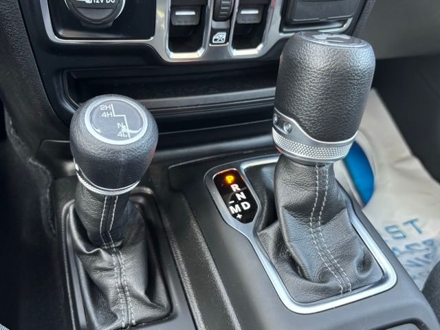 2024 Jeep Wrangler Sahara photo 28