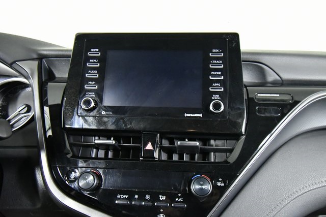 2022 Toyota Camry LE photo 3