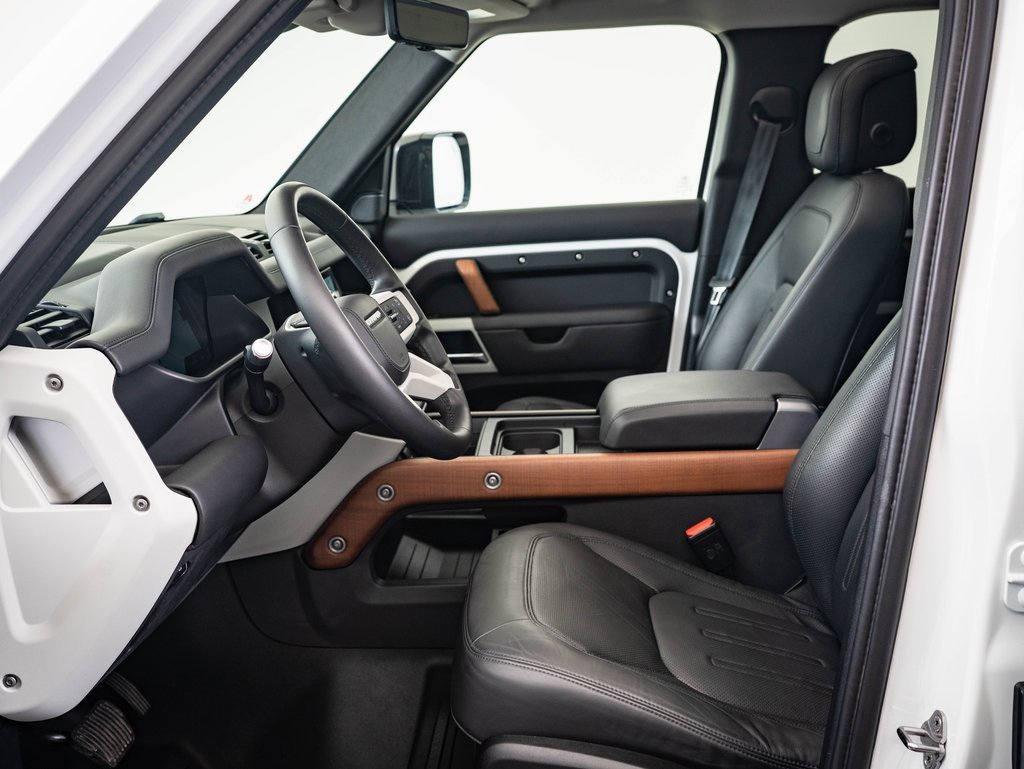 2020 Land Rover Defender 110 HSE photo 13