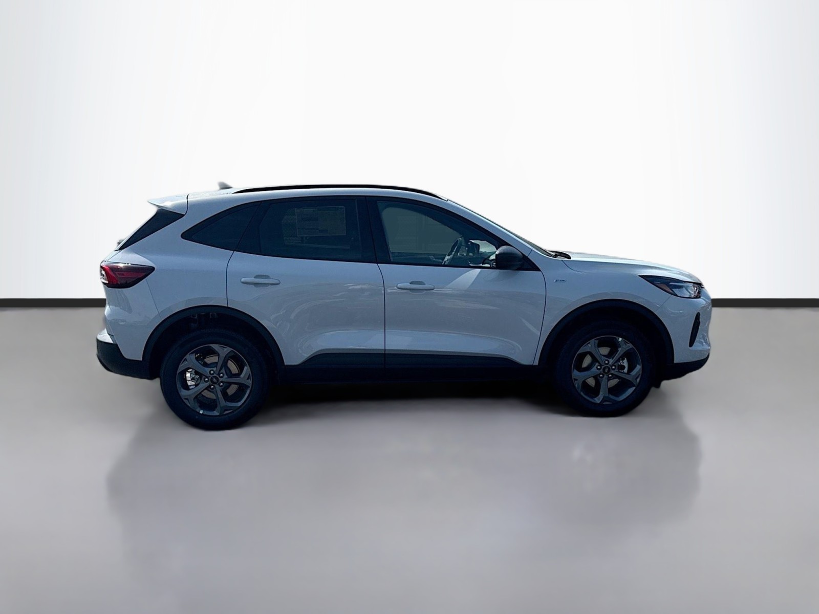 2026 Ford Escape ST-Line photo 4