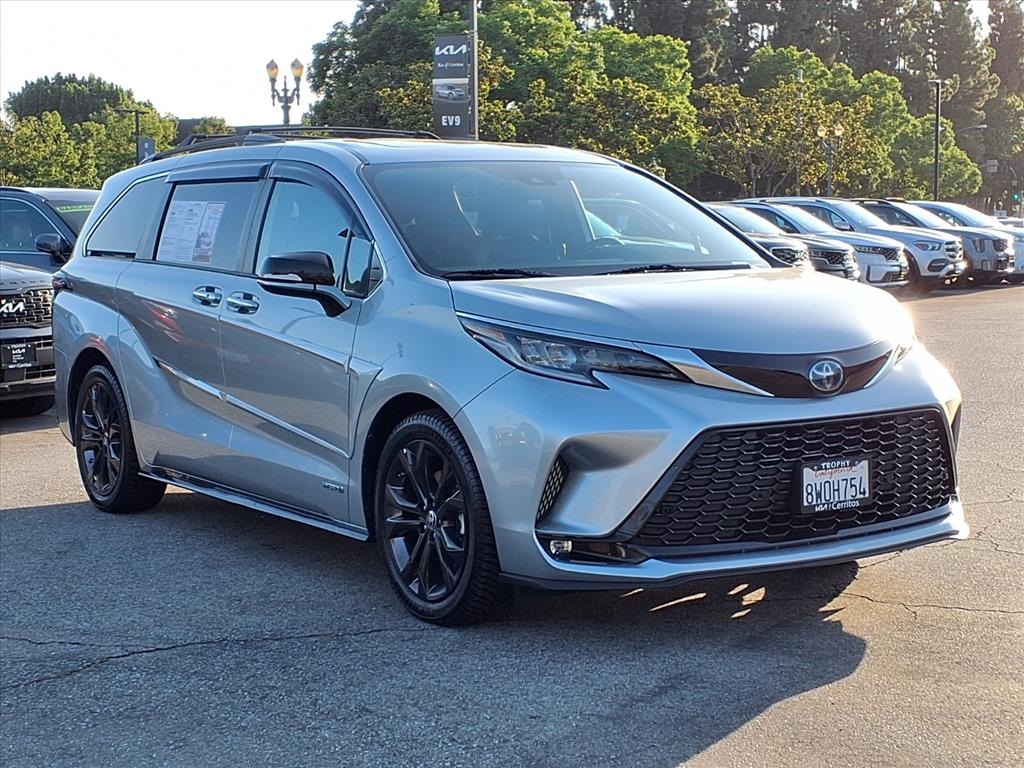 2021 Toyota Sienna XSE photo 7