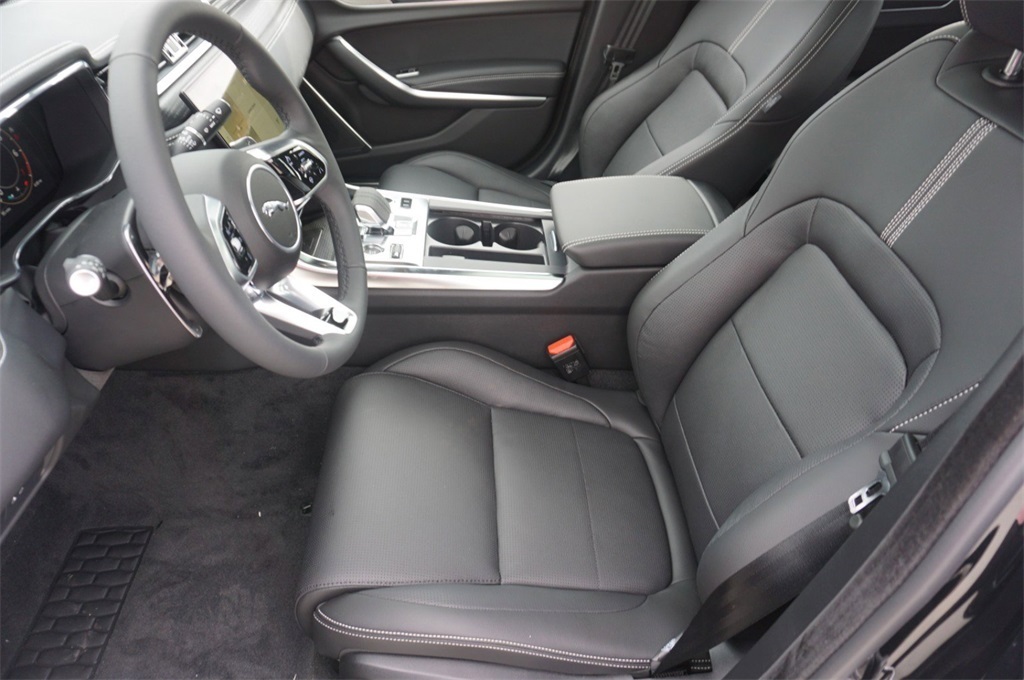2024 Jaguar XF R-Dynamic SE photo 4