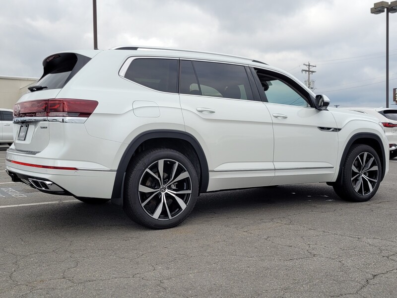 2026 Volkswagen Atlas SEL Premium R-Line photo 2