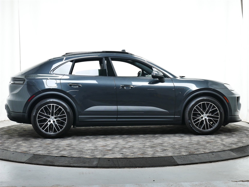 2025 Porsche Macan Electric 4 photo 8