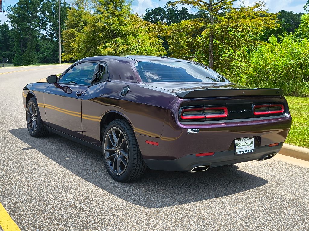 2022 Dodge Challenger SXT photo 4