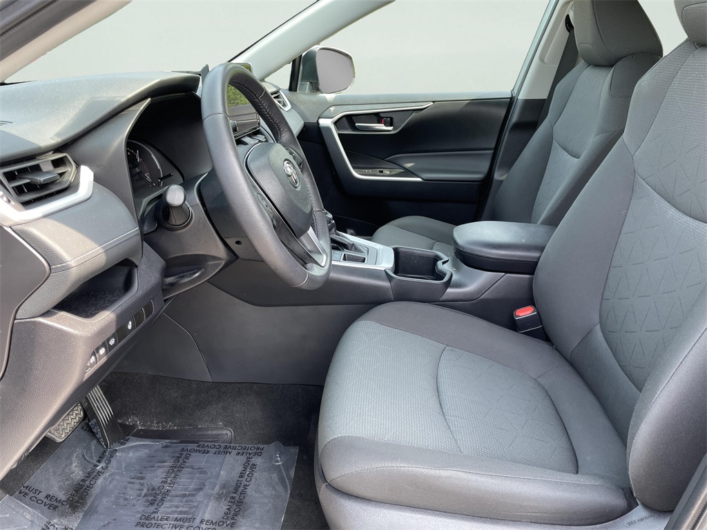 2024 Toyota RAV4 XLE photo 12