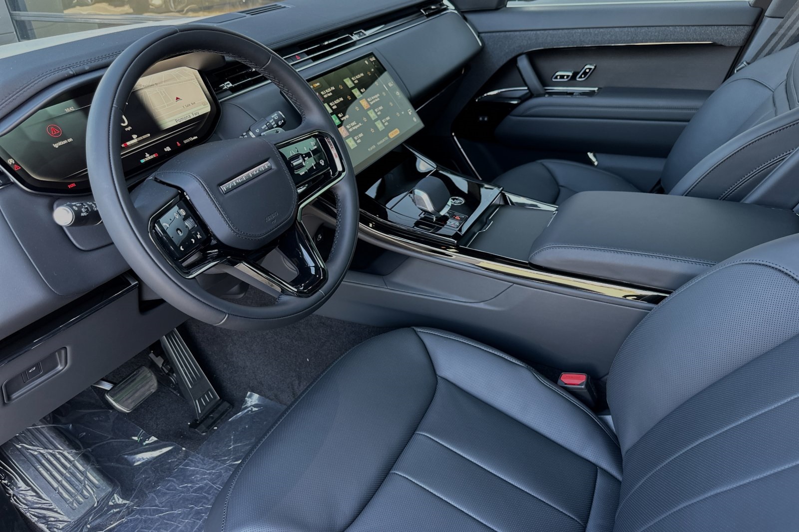 2025 Land Rover Range Rover Sport SE photo 9