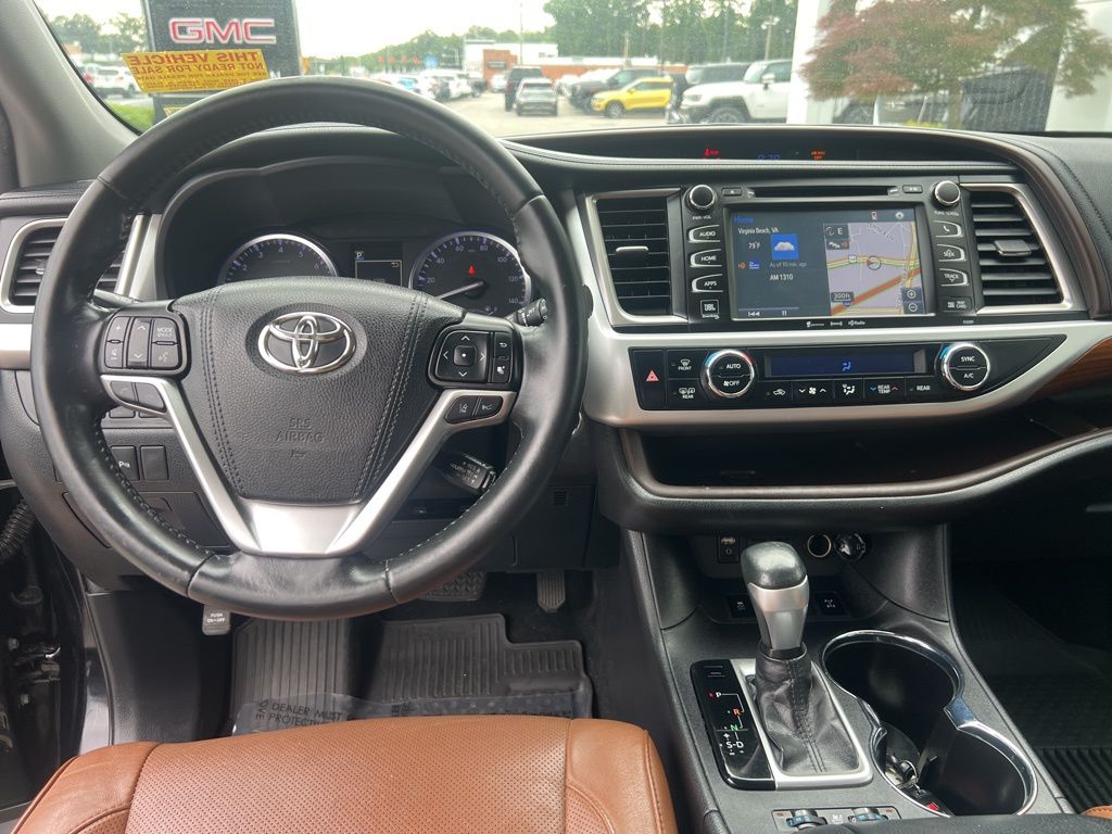 2019 Toyota Highlander Limited photo 17