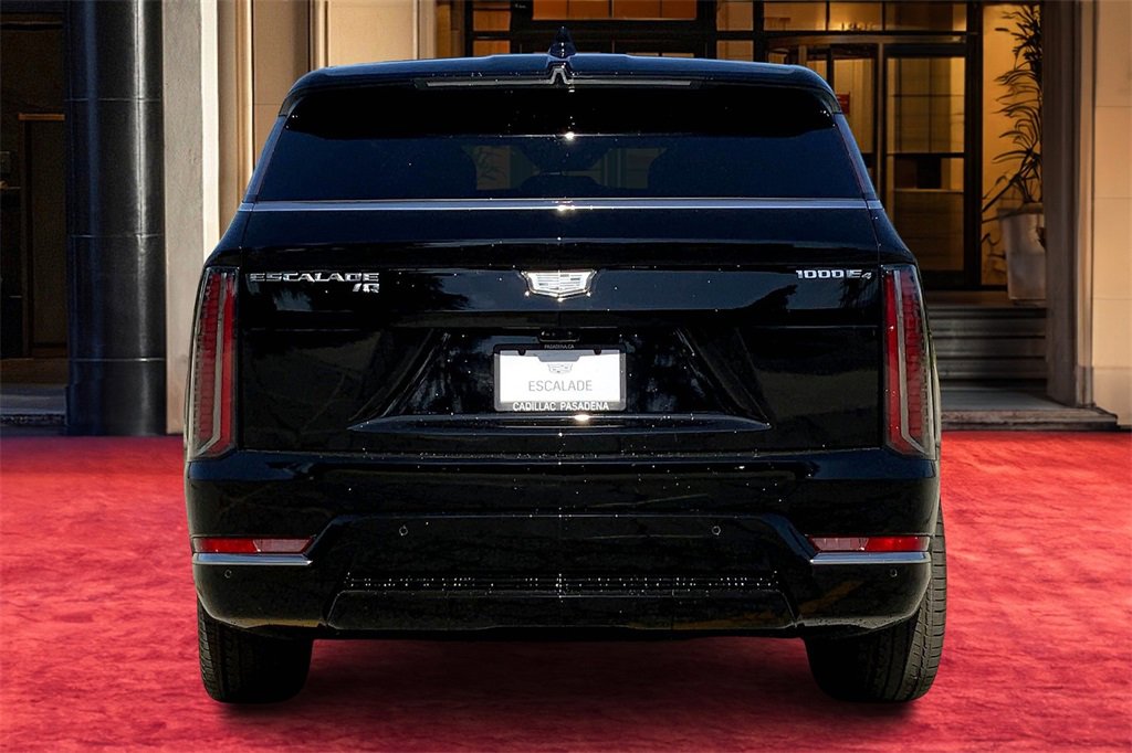 2025 Cadillac Escalade IQ Luxury photo 4