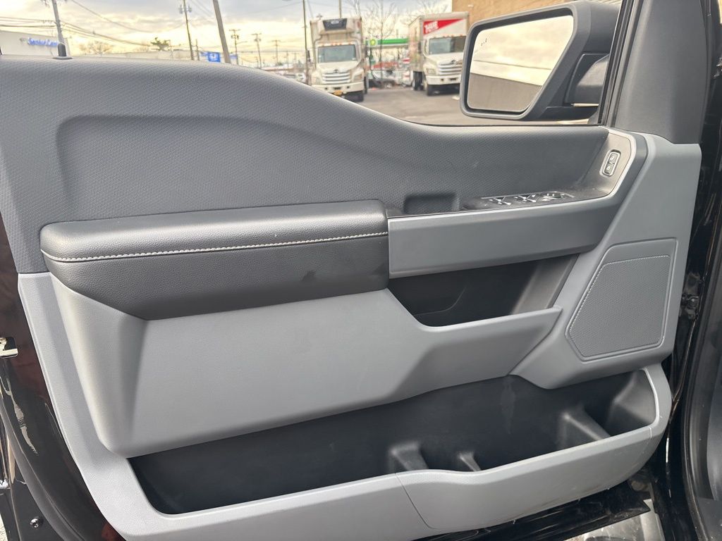 Used 2022 Black Ford XLT image 23