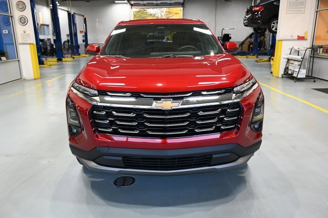 2026 Chevrolet Equinox LT photo 2