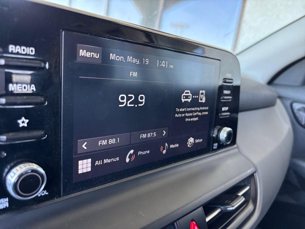 2025 Kia Seltos LX photo 9