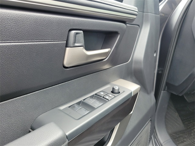 2025 Toyota Tundra SR5 CrewMax photo 17