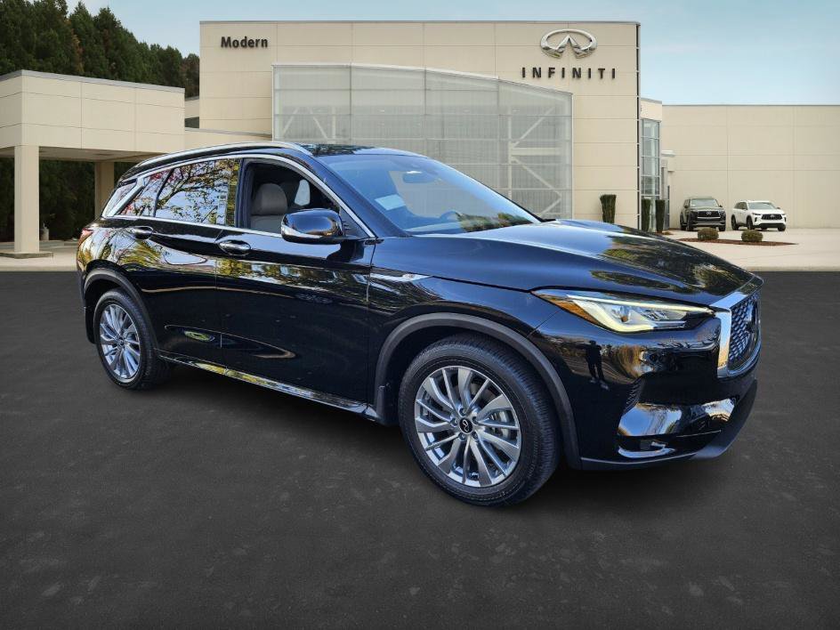 2025 Infiniti QX50 Luxe AWD photo 2
