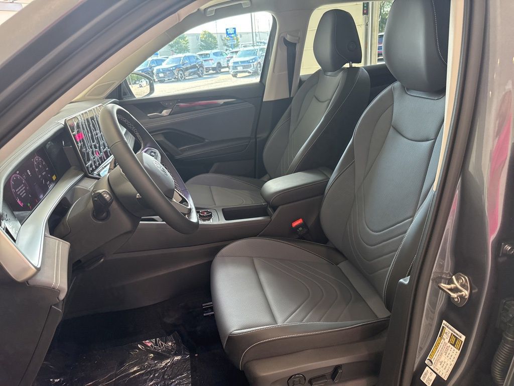 2025 Volkswagen Tiguan SE photo 11