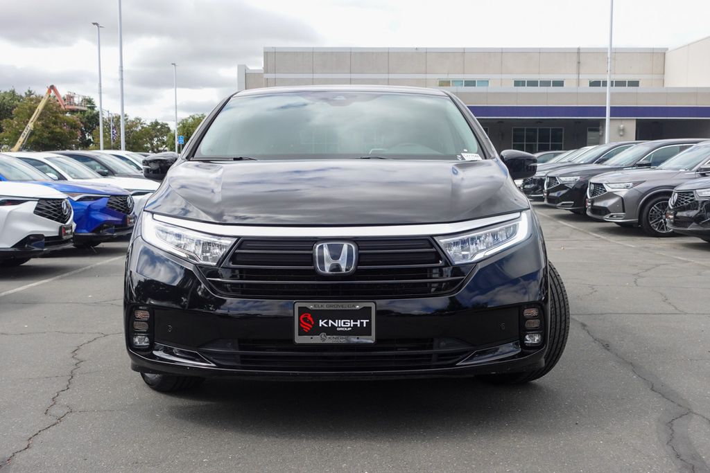 2023 Honda Odyssey Touring photo 2