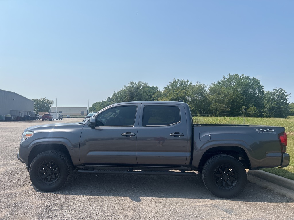 2023 Toyota Tacoma TRD Off-Road photo 8