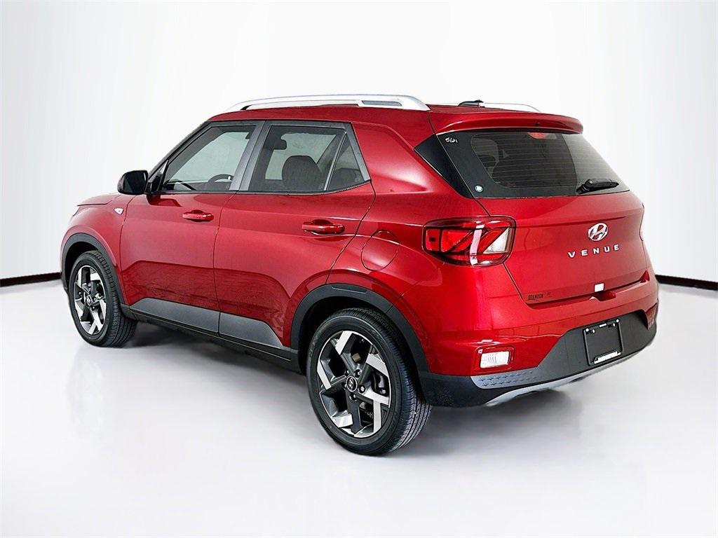 2025 Hyundai Venue SEL photo 2