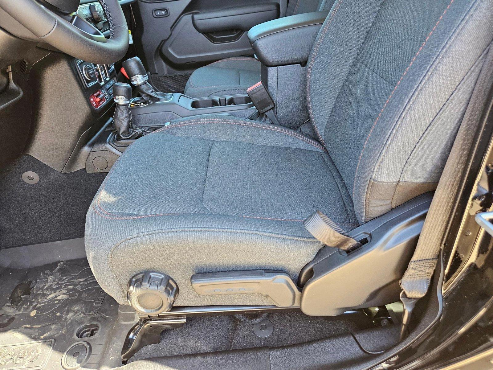 2025 Jeep Wrangler Rubicon photo 4