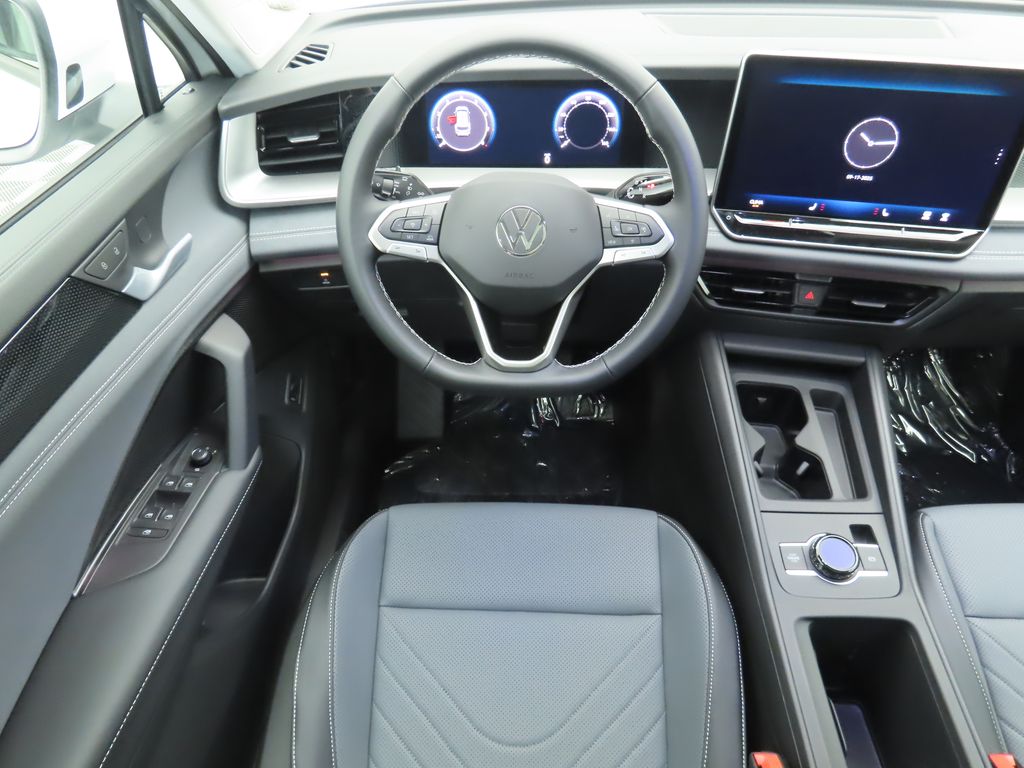 2025 Volkswagen Tiguan SE photo 11
