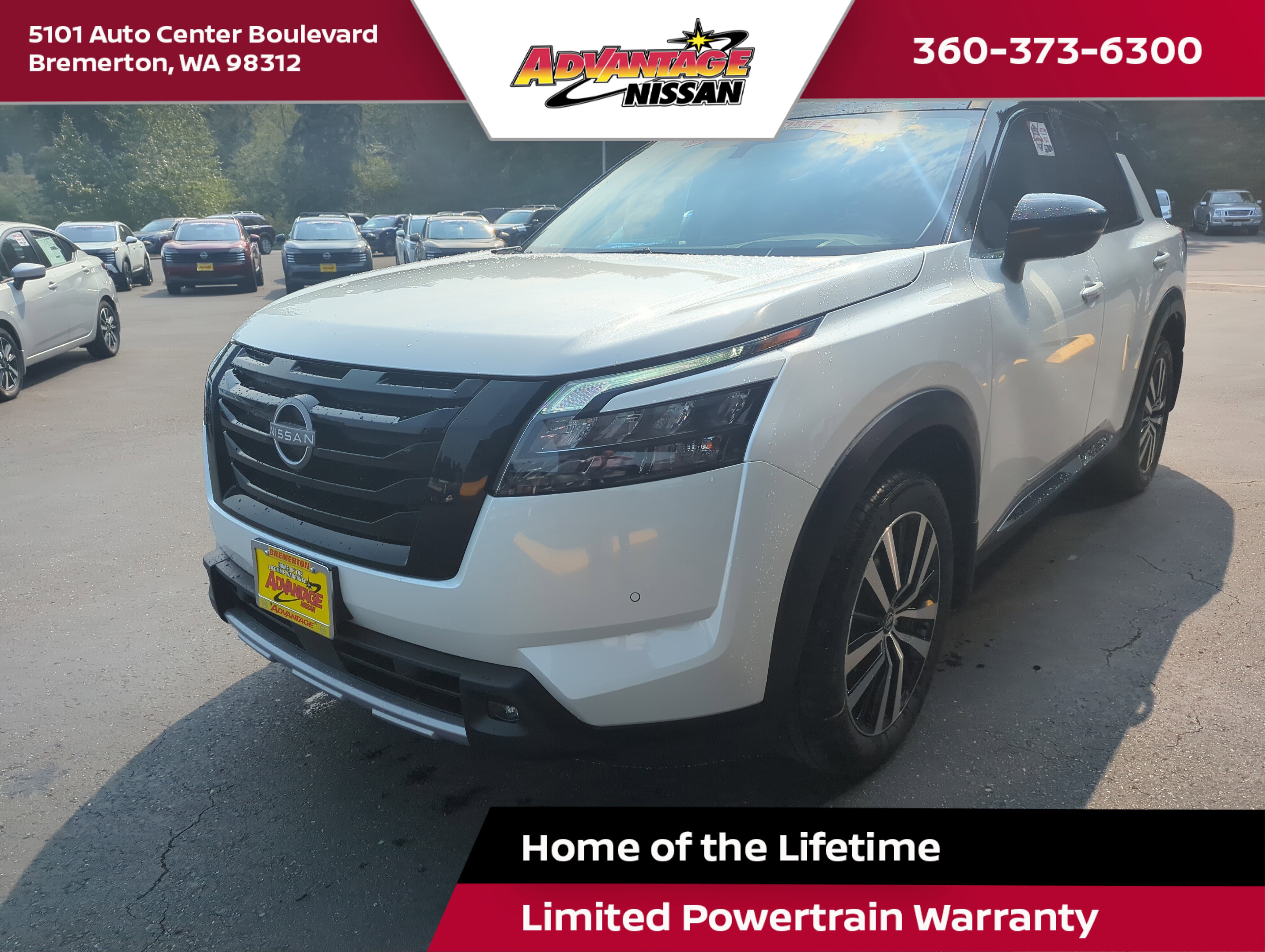 2025 Nissan Pathfinder Platinum's photo