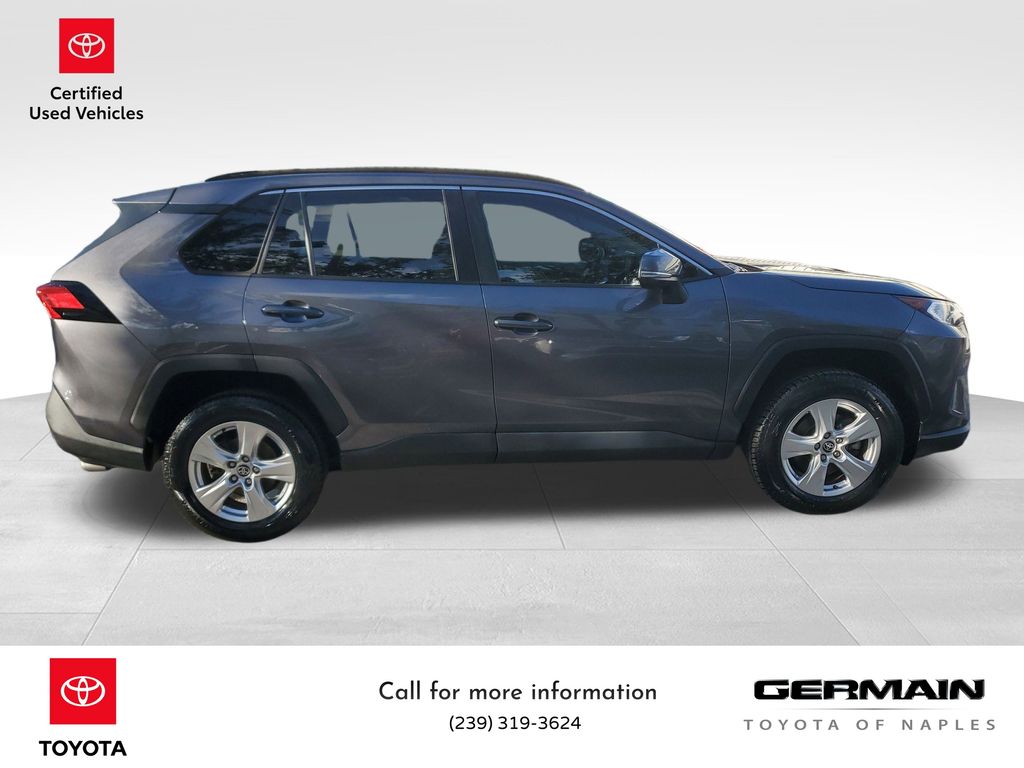 2021 Toyota RAV4 XLE photo 4