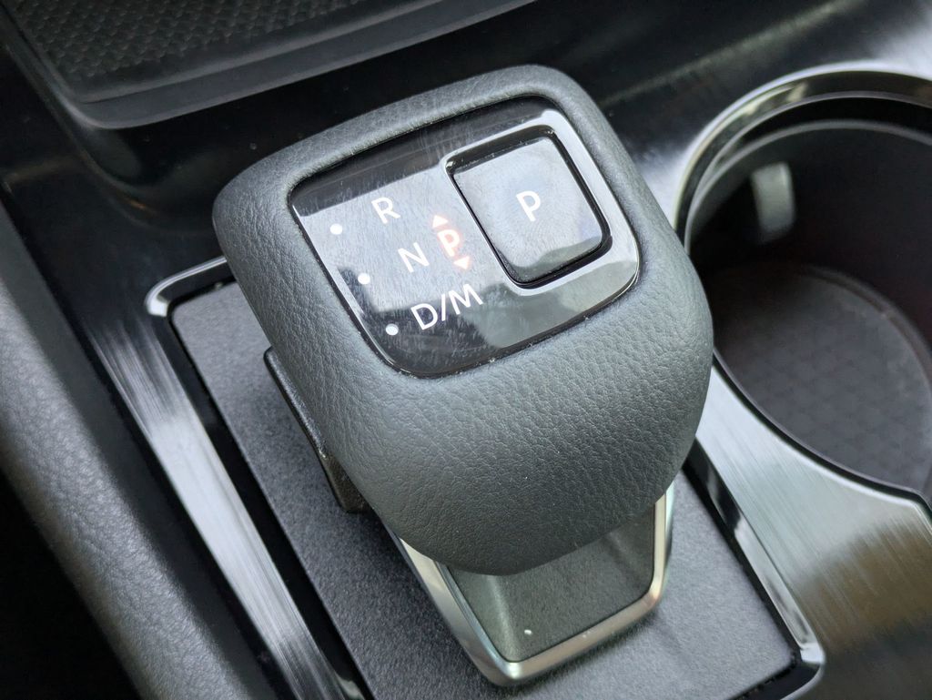 2021 Nissan Rogue SV photo 18