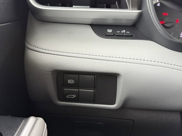 2022 Toyota Highlander LE photo 10