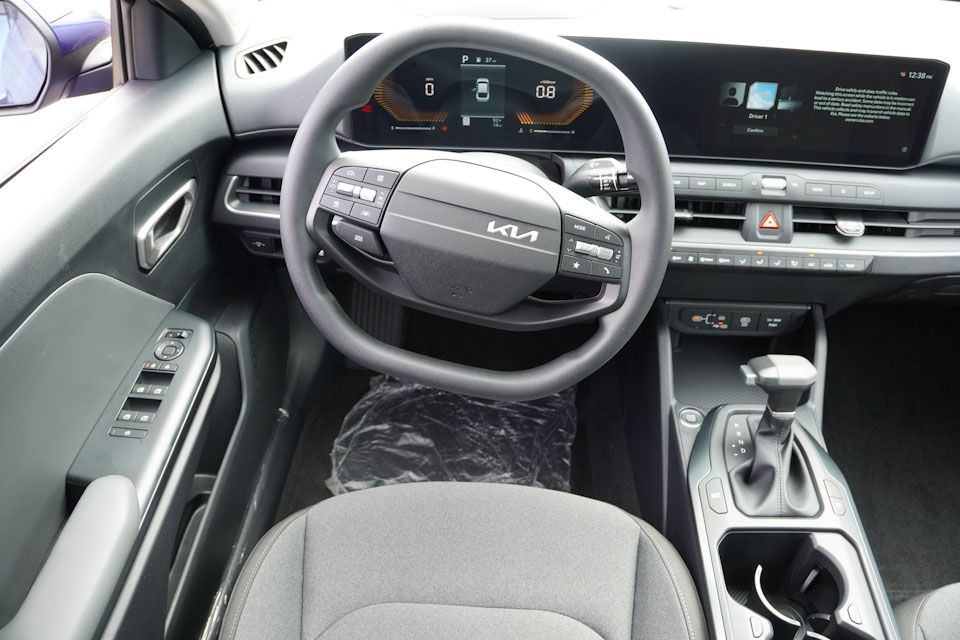 2025 Kia K4 LXS photo 12