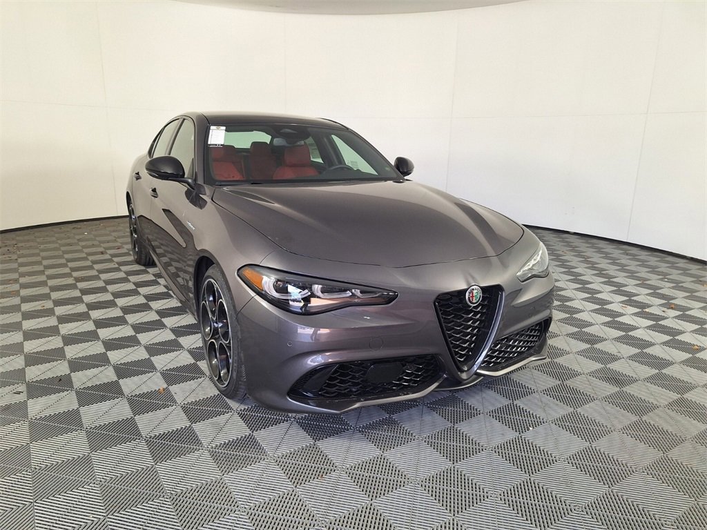 2025 Alfa Romeo Giulia Base photo 3