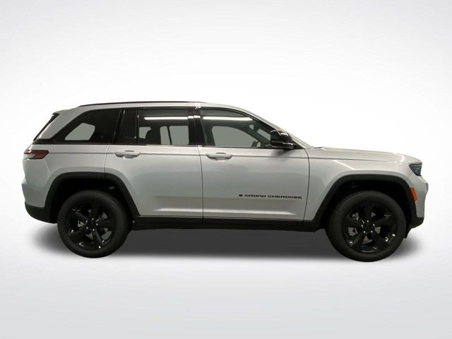 2025 Jeep Grand Cherokee Limited photo 2